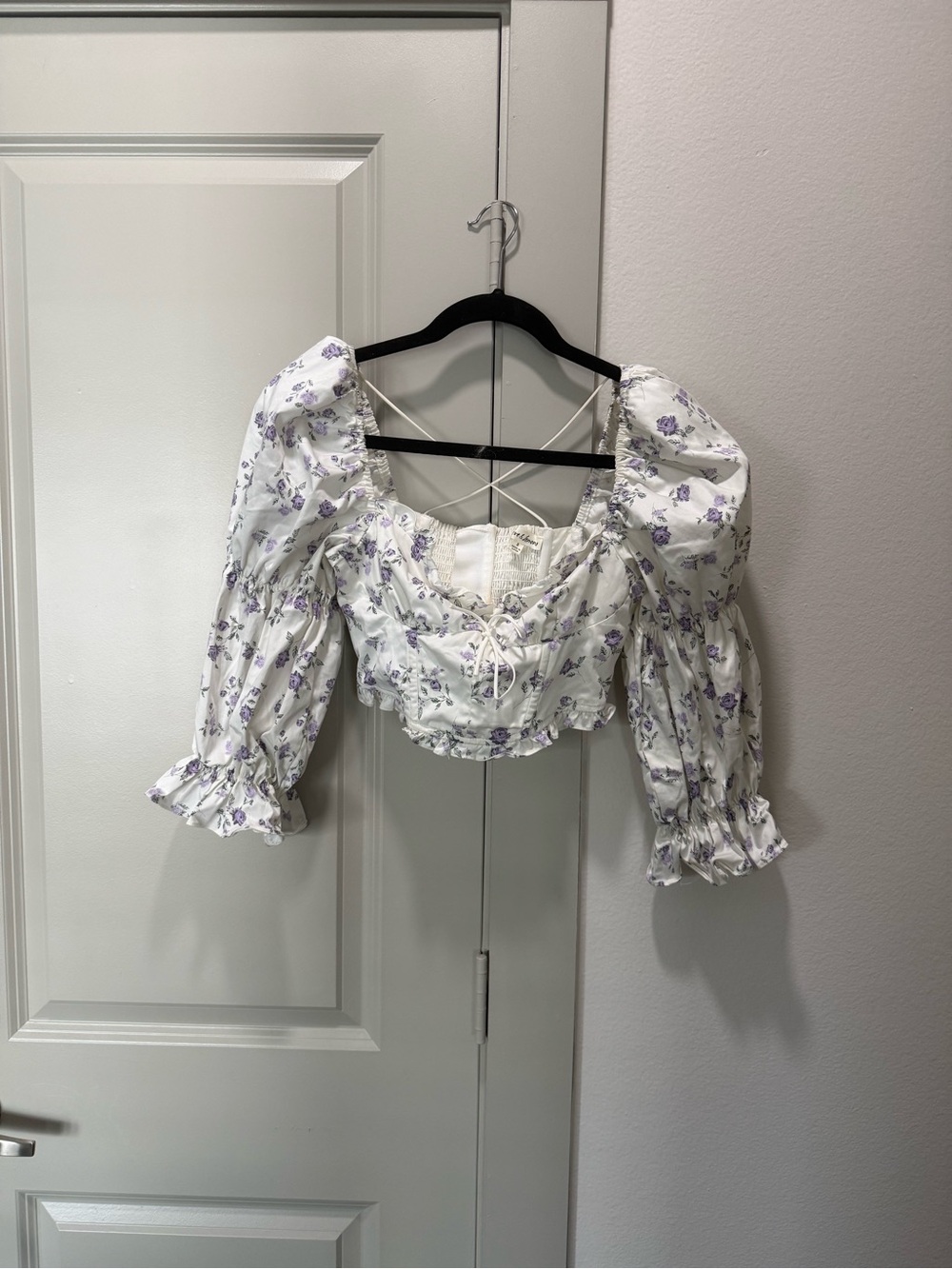 White Floral Puff-Sleeve Crop Top